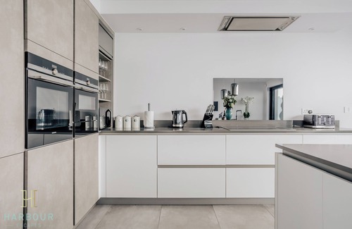 Sandbanks House | Stunning Sandbanks Superhome With 5 Bedrooms and Harbour Views