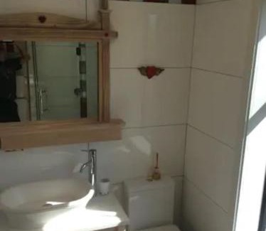 Wanaka Apartment | Stunning Scandi Style Room Overlooking Lake Wanaka