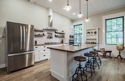 Bridgton House | Stunning Schoolhouse & Library*Barn Game Room*2 Hot Tubs*Minutes to Lakes