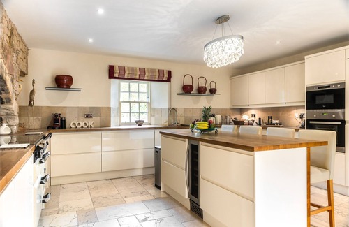 Dalkeith House | Stunning Scottish House near Scotlands Golf Coast 5 bedrooms, Spa Pool & Sauna