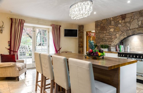 Dalkeith House | Stunning Scottish House near Scotlands Golf Coast 5 bedrooms, Spa Pool & Sauna
