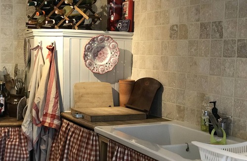 Fontevraud-l'Abbaye Cottage | Stunning Secluded Cottage With Jacuzzi In The Beautiful Village of Fontevraud