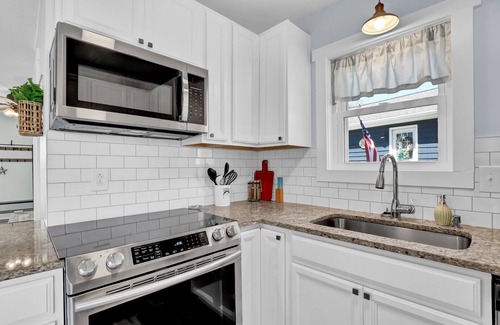 Sneads Ferry House | Stunning Second Row Duplex, Easy Beach Access, Pet-friendly