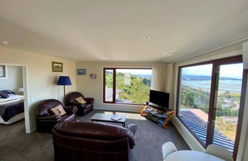 Redcliffs Villa | Stunning sea, city & mountain views, 2 bedroom home, free parking, in brand new condition