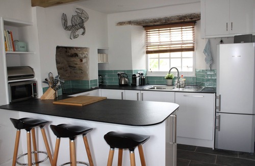 Mevagissey Cottage | Stunning Sea/Harbour Views in a Beautiful Stone Built Cottage - Village Location