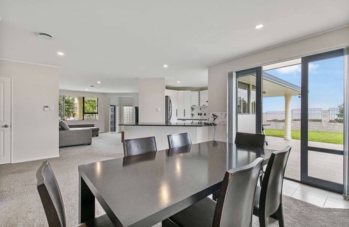 Manurewa House | Stunning Sea View Home Very near to AKL Airport