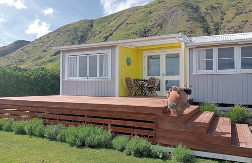 Ngawi House | Stunning sea views- Kiwi Bach beach escape for the family!