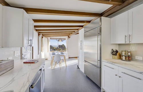 Stinson Beach House | Stunning Sea Views Steps to Stinson Beach + Townn