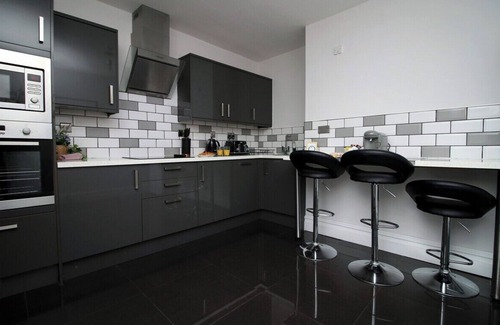 Barry Apartment | Stunning sea views - Barry's Retreat by Tŷ SA