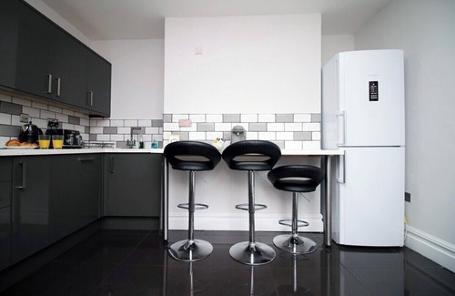 Barry Apartment | Stunning sea views - Barry's Retreat by Tŷ SA