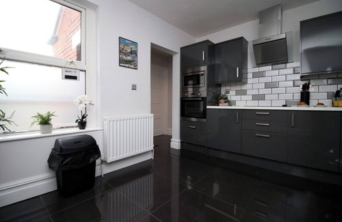 Barry Apartment | Stunning sea views - Barry's Retreat by Tŷ SA