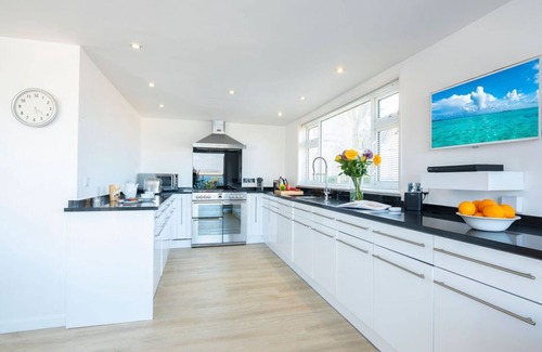 St Ives House | Stunning sea views, close to the centre of St Ives & car parking for upto 3 cars