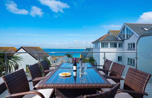 St Ives House | Stunning sea views, close to the centre of St Ives & car parking for upto 3 cars