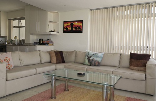 Sea Point Apartment | Stunning Sea views of the Atlantic ocean and Mountains , Close to beach ,