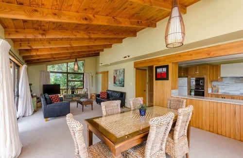 Paihia Apartment | Stunning sea views-private-fully equipped-spotless