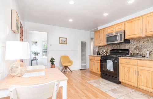 Seabright Cottage | Stunning Seabright Cottage: Walk to the Beach & Boardwalk