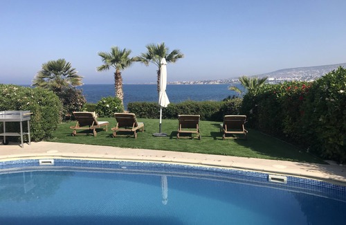 Kissonerga Villa | Stunning Seafront 2 Bedroom Villa with Private Pool