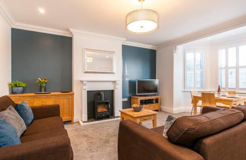 Broadstairs Apartment | Stunning Seafront Apt-just Steps To Viking Bay