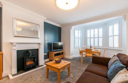 Broadstairs Apartment | Stunning Seafront Apt-just Steps To Viking Bay