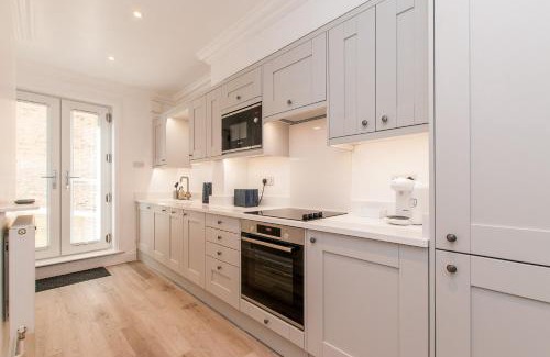 Broadstairs Apartment | Stunning Seafront Apt-just Steps To Viking Bay