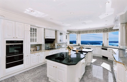 West Vancouver Villa | Stunning Seaview Mansion with Pool Hot tub Sauna