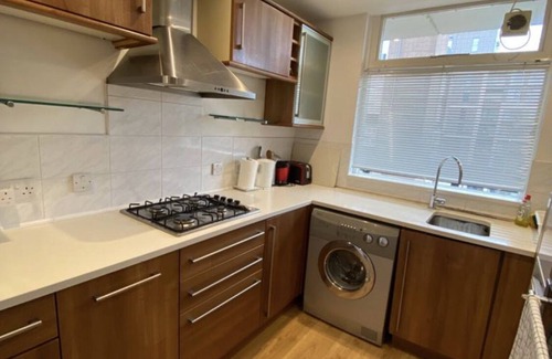 East Putney Apartment | Stunning self contained 1 bedroom flat in the heart of Putney.