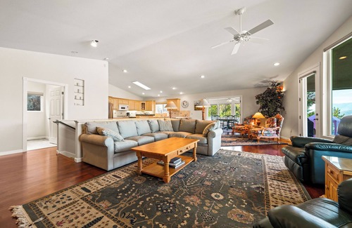 Lakehead Villa | Stunning Shasta Lake Views: Elegant 4BR Home with Decks & Game Room