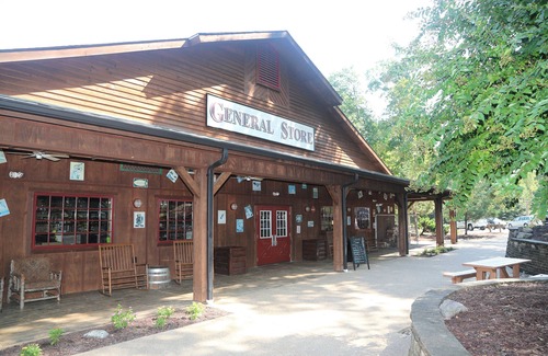 Gordonsville Cabin | Stunning Shenandoah Crossing, 2 Bedroom Resort Cabin, Just A Mile To Your Favorite Destinations