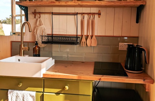 Buckland Brewer Cabin | Stunning Shepherd's Hut Retreat, North Devon
