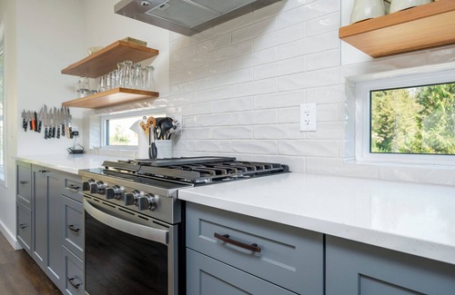 Rossland House | Stunning Ski In, Ski Out at Red Resort