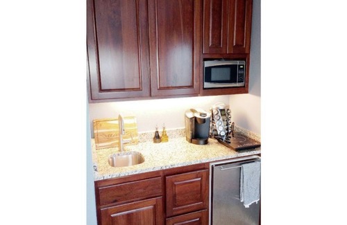 Baker City House | Stunning Skyline Suite! 50% off Quail Ridge Golfnn