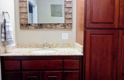 Baker City House | Stunning Skyline Suite! 50% off Quail Ridge Golfnn