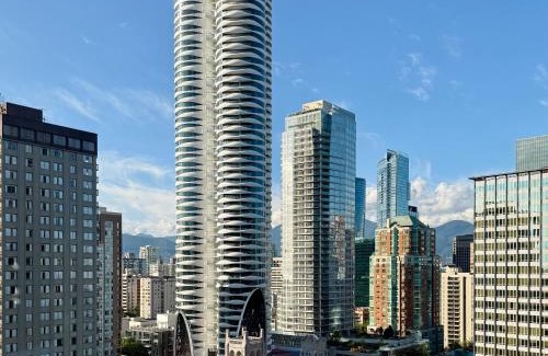 Downtown Vancouver Apartment | Stunning Skyline Views in a Cozy and Stylish Abode