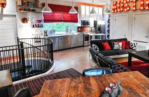 Blackshear-Prospect Hill House | Stunning skyline views from Eastside hilltop