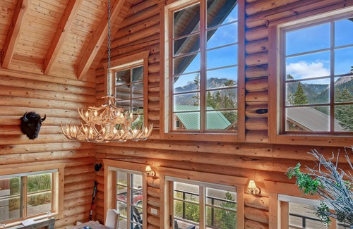 Snoqualmie Pass House | Stunning Snoqualmie West Cabin
