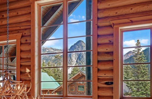 Snoqualmie Pass House | Stunning Snoqualmie West Cabin
