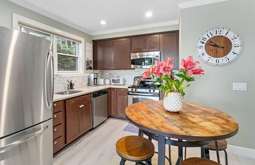 West Queen Anne Apartment | Stunning Space in heart of Queen Anne