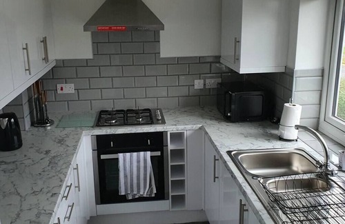 Harlington House | Stunning Spacious Contemporary 2 Bedroom Flat near Heathrow Airport