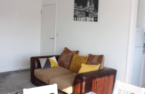 Harlington House | Stunning Spacious Contemporary 2 Bedroom Flat near Heathrow Airport