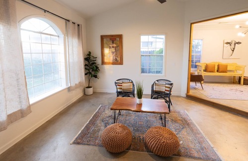 North Hilltop House | Stunning spacious estate + pool + hot tub in oasis