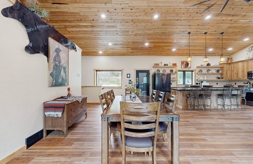 Deadwood House | Stunning & spacious house w/private hot tub, secluded, W/D
