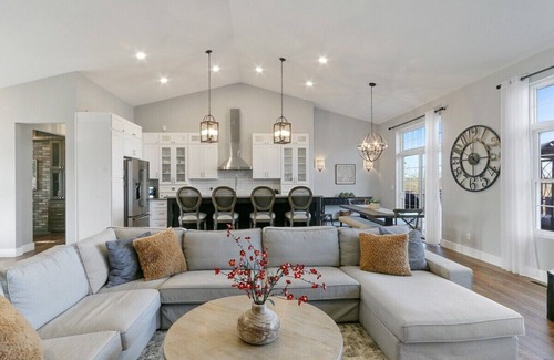 Lake Geneva House | Stunning & Spacious Lookout Lodge |Half Acre Property |Floor-Ceiling Windows & Fireplace |Tree Views