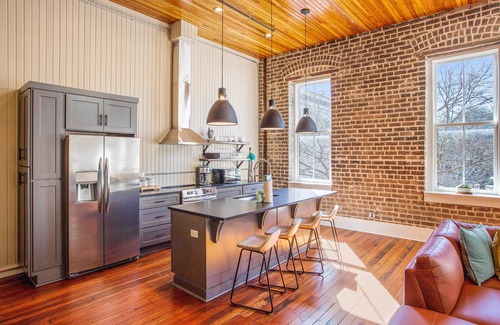 Historic District - North Condo | Stunning, Spacious, Stylish Loft off of Broughton Street by Lucky Savannah