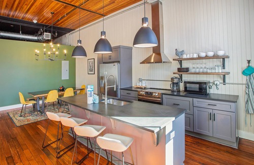 Historic District - North Condo | Stunning, Spacious, Stylish Loft off of Broughton Street by Lucky Savannah