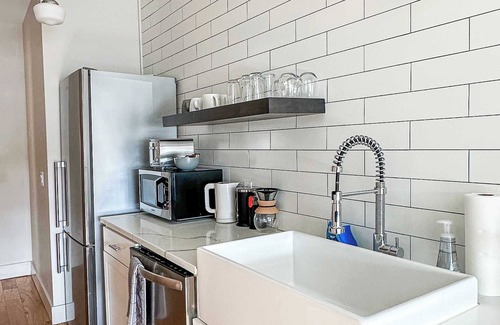 Burns Park Apartment | Stunning & Spotless 2-Bed Apt (#1) Walk to UM Athletics