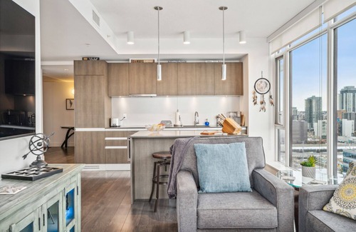 Victoria Park Condo | Stunning Stampede Oasis.