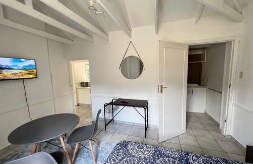 Greater Johannesburg Metropolitan Area Apartment | Stunning stay in Sandton - back up power & view