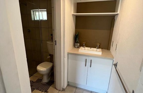 Greater Johannesburg Metropolitan Area Apartment | Stunning stay in Sandton - back up power & view