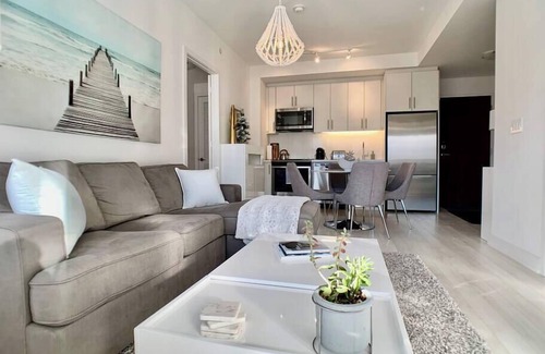 Innisfil Apartment | Stunning Stayz At Friday Harbour