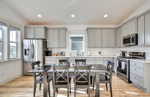 Stevenson House | Stunning Stevenson Retreat w/Mountain Views!
